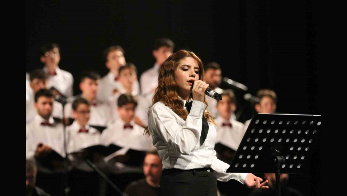 Fen Lisesi'nden türkü ve enstrüman dinletisi