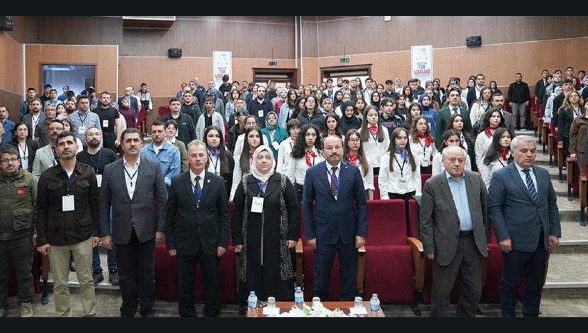 Fen Lisesi Öğrencileri ETÜ'de düzenlenen sempozyumda buluştu