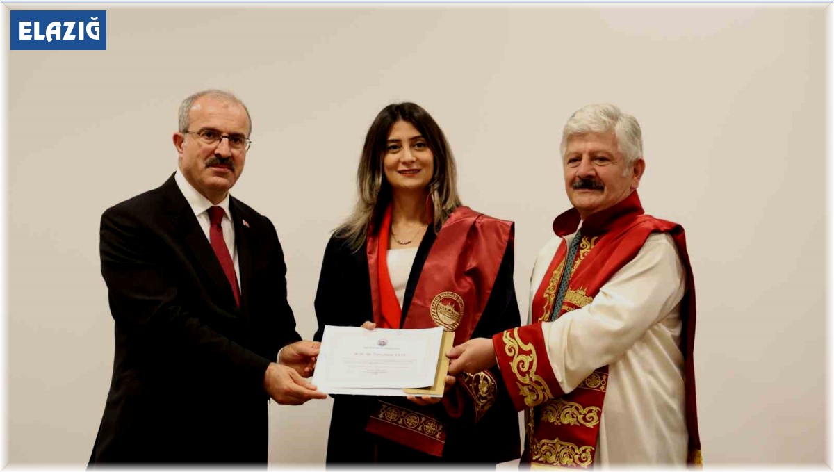 Fethi Sekin Şehir Hastanesi'nde akademik yükselme ve cübbe töreni