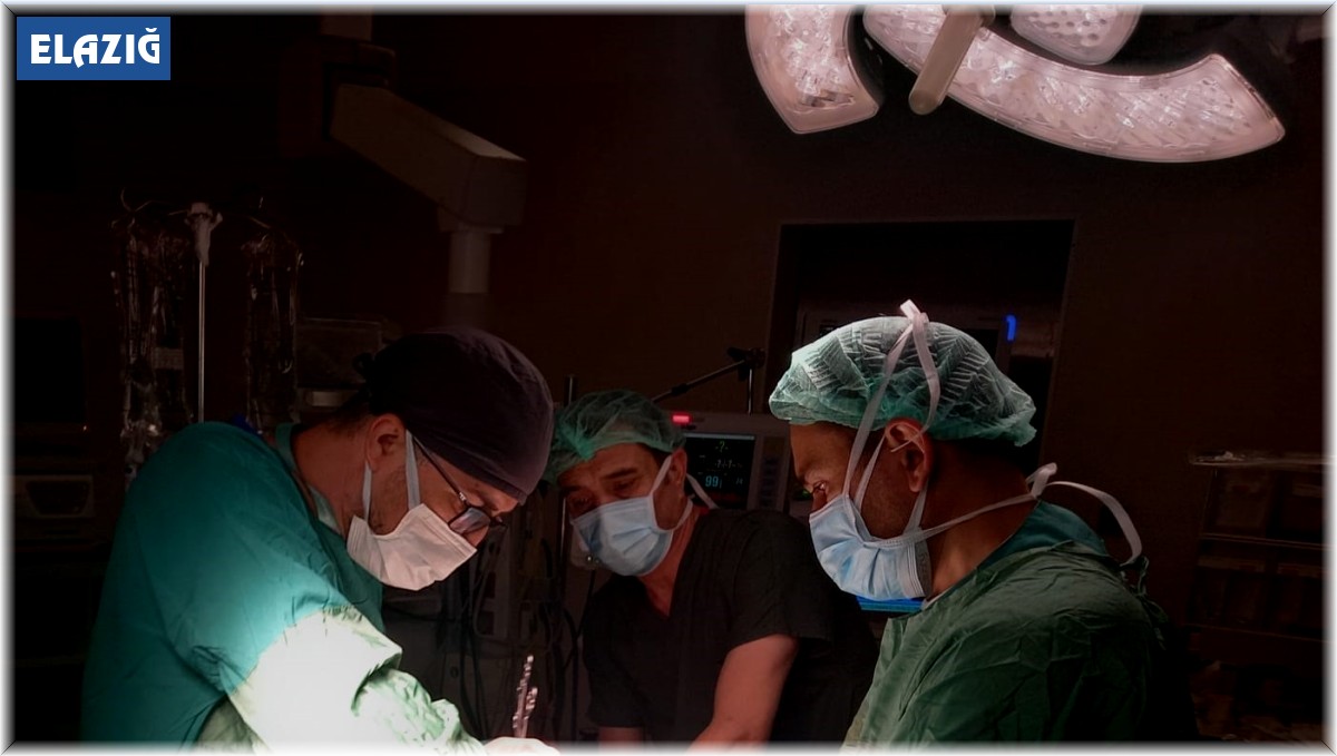 Fethi Sekin Şehir Hastanesi'nde ilk defa çocuk hastaya timektomi ameliyatı yapıldı