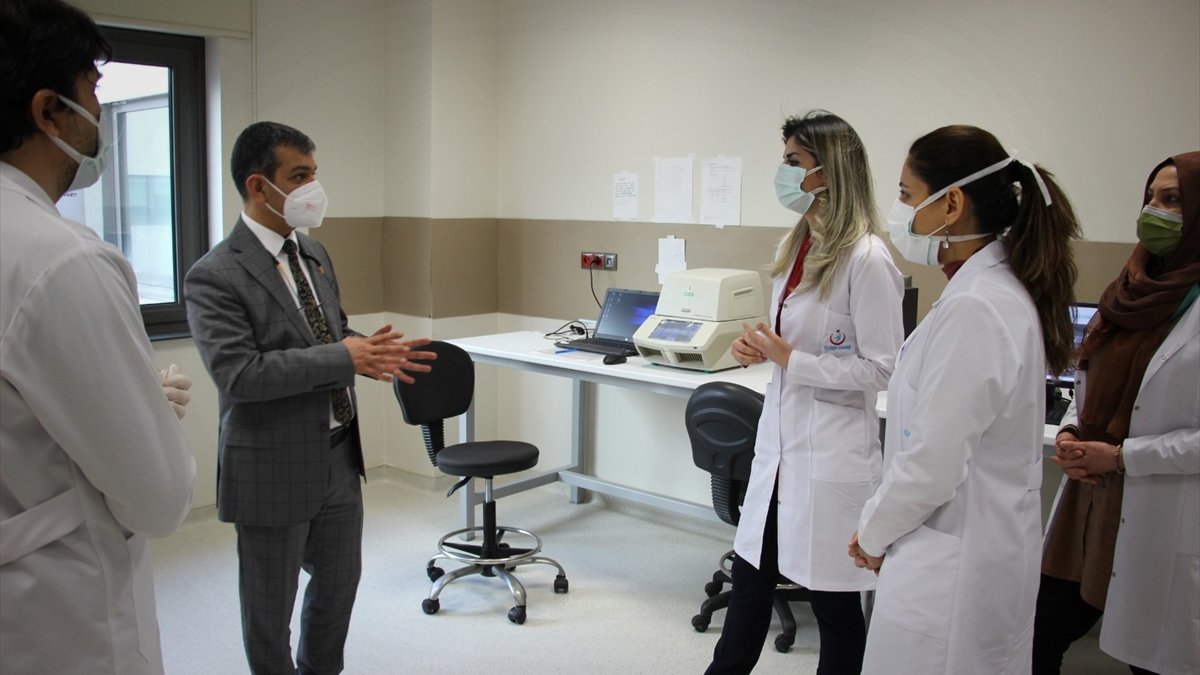 Fethi Sekin Şehir Hastanesi'ne ikinci PCR cihazı kuruldu