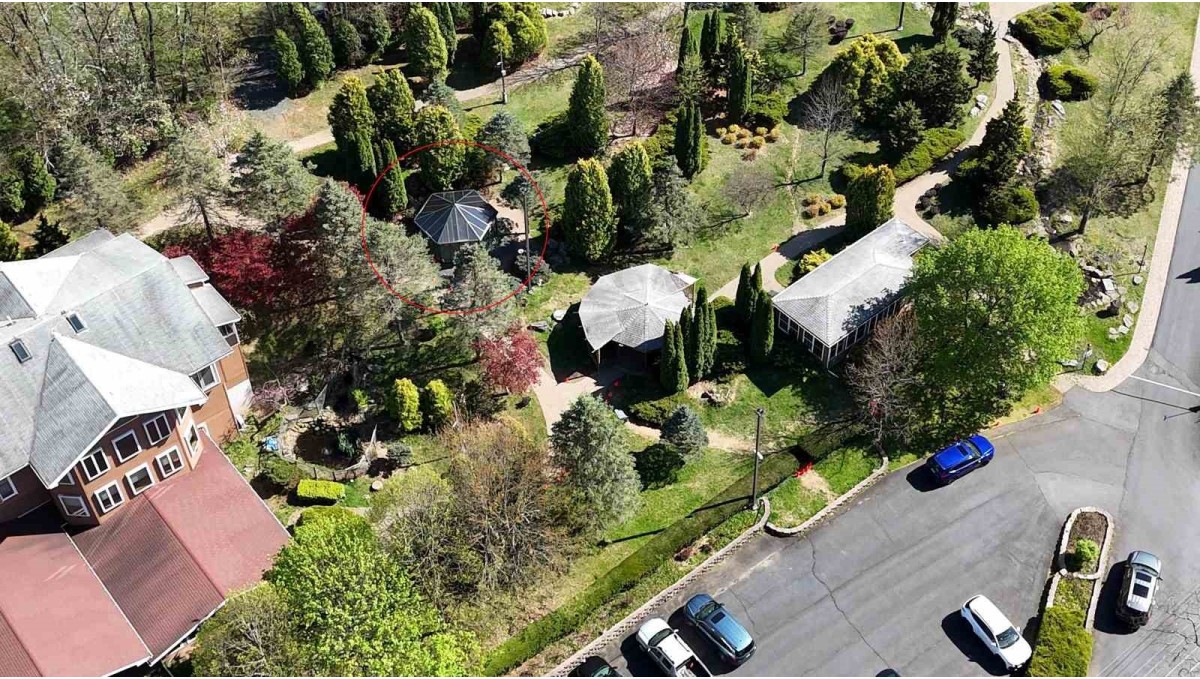 FETÖ elebaşının mezarı camlarla çevrildi