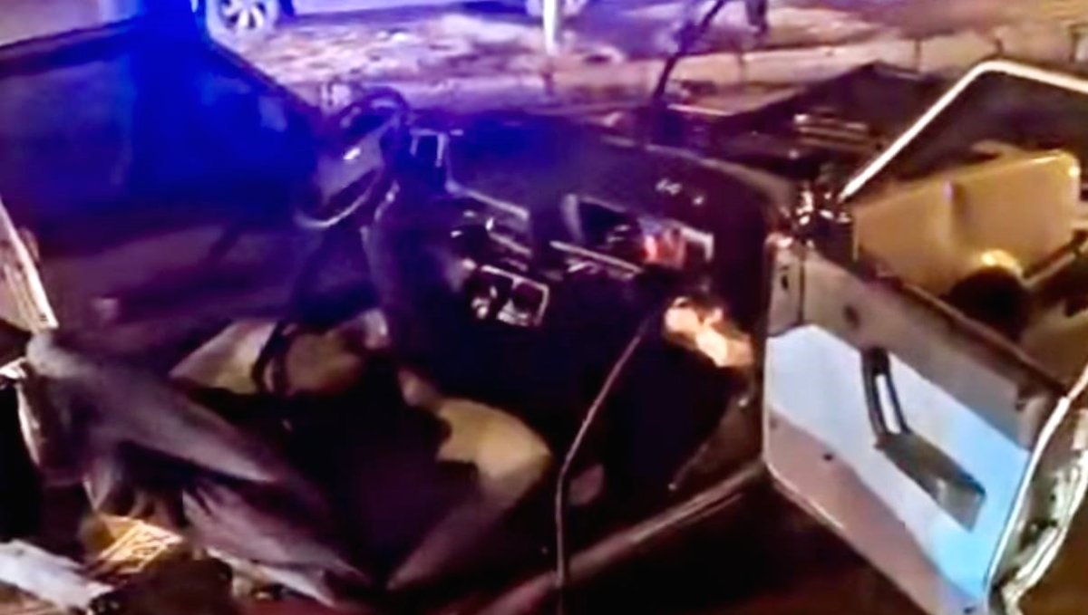 FIAT TOFAŞ otomobil kazada ikiye bölündü: 4 yaralı