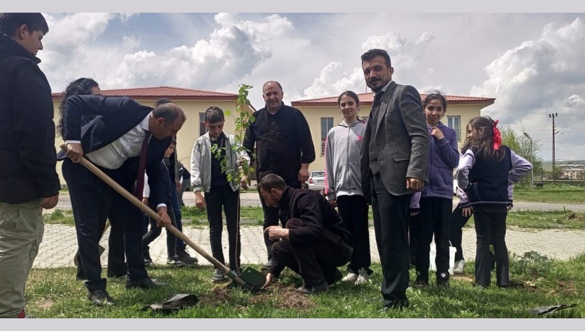 Fidan dikim etkinliğine Çıldır YBO da katıldı