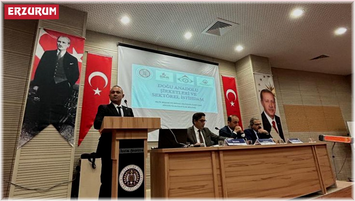 Finans bankacılık bölümü öğrencileri sektör temsilcileri ile panelde bir araya geldiler