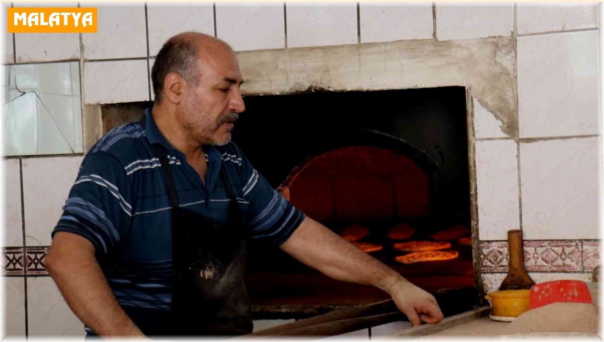 Fırıncıların 400 derece ateşin karşısında ekmek mücadelesi