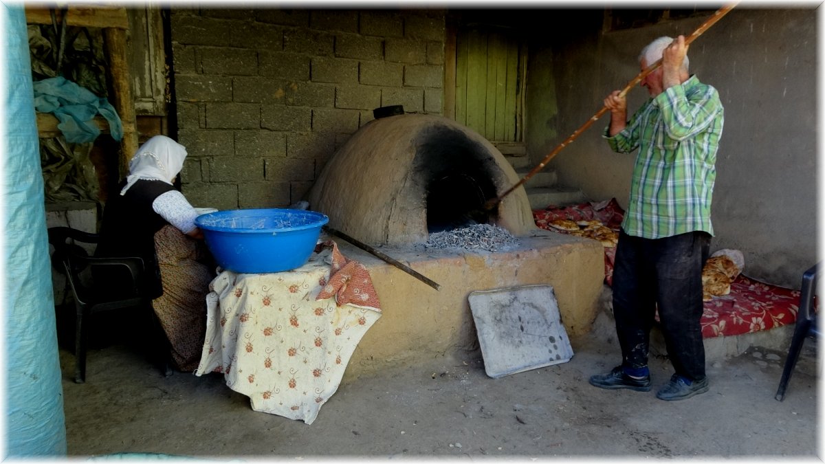 Fırında imece usulü ekmek pişirme geleneği