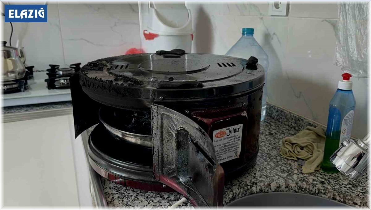 Fırında unutulan yemek az daha evi yakıyordu