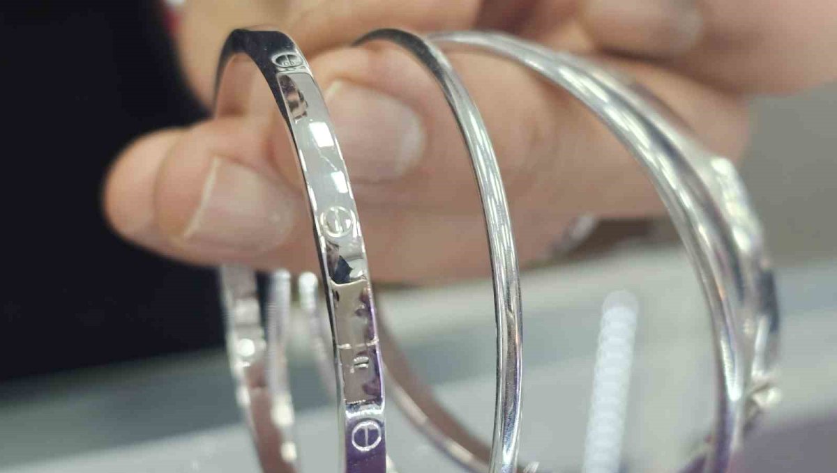 Fiyatlardaki artışlar, yatırım ve düğün takılarını değiştirdi: Altın bileziklerin yerini gümüş bilezikler alıyor