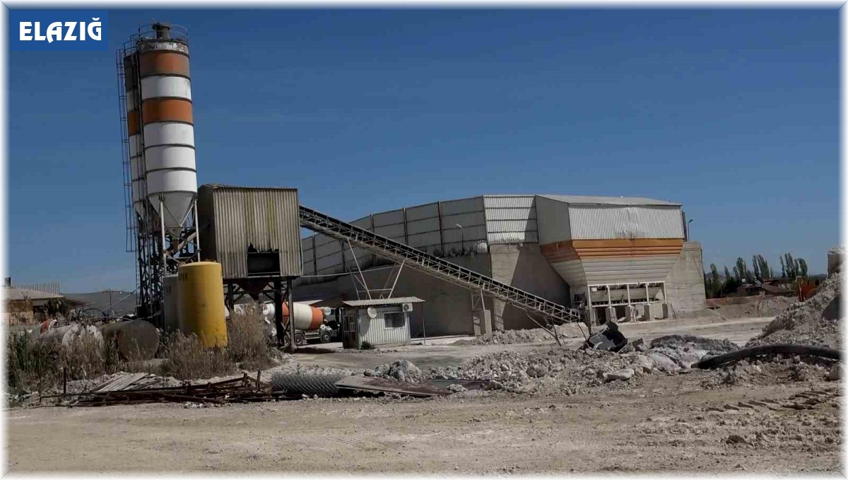 Forkliftin altında kalan işçi ağır yaralandı