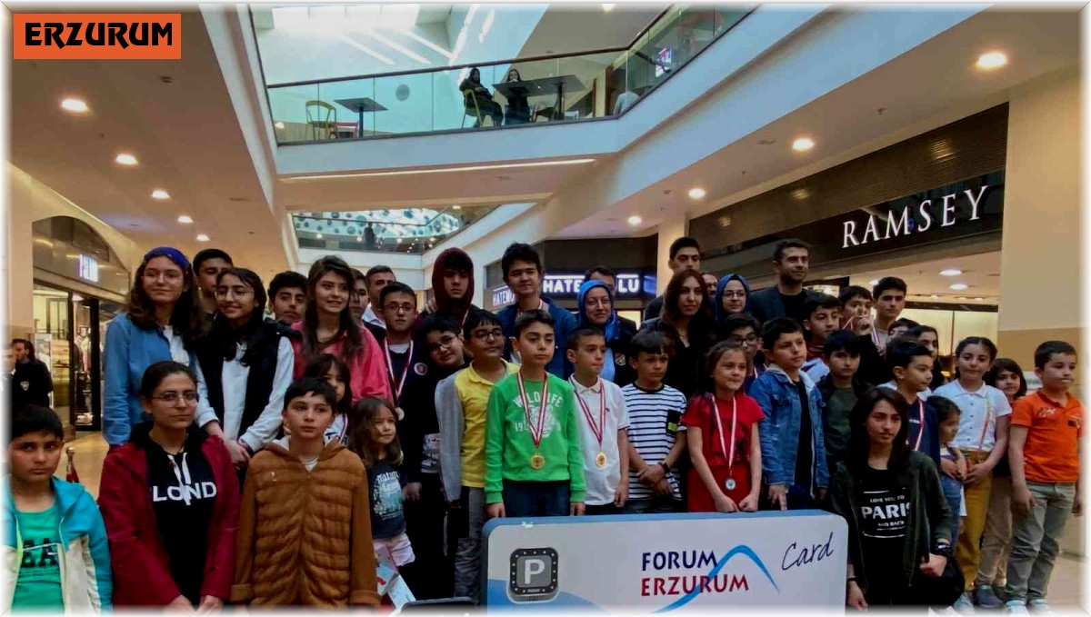 Forum Erzurum'da geleneksel satranç turnuvası