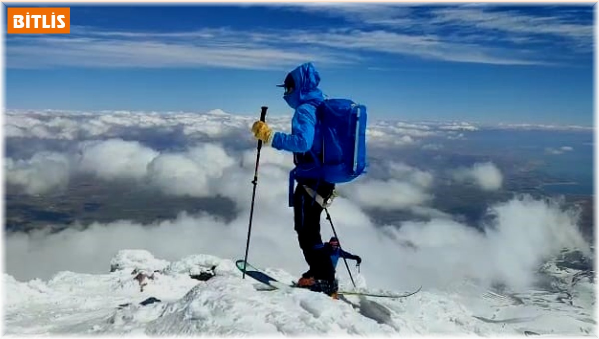 Fransız kayakseverler Süphan Dağı'nda kaydı