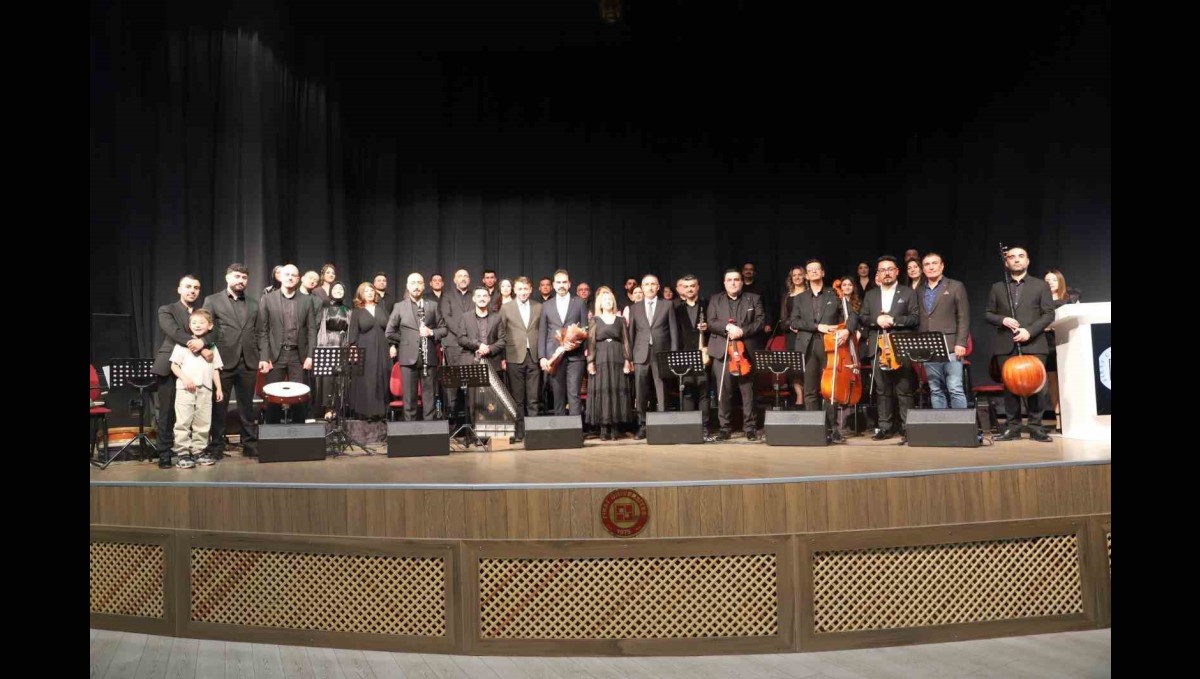 FÜ'de akademisyenler korosu sergilendi