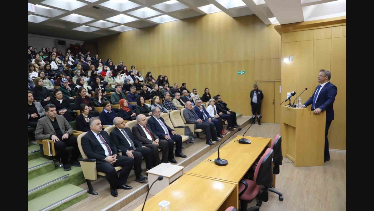 FÜ'de "Atatürk'ün İleri Görüşlülüğü" konferansı