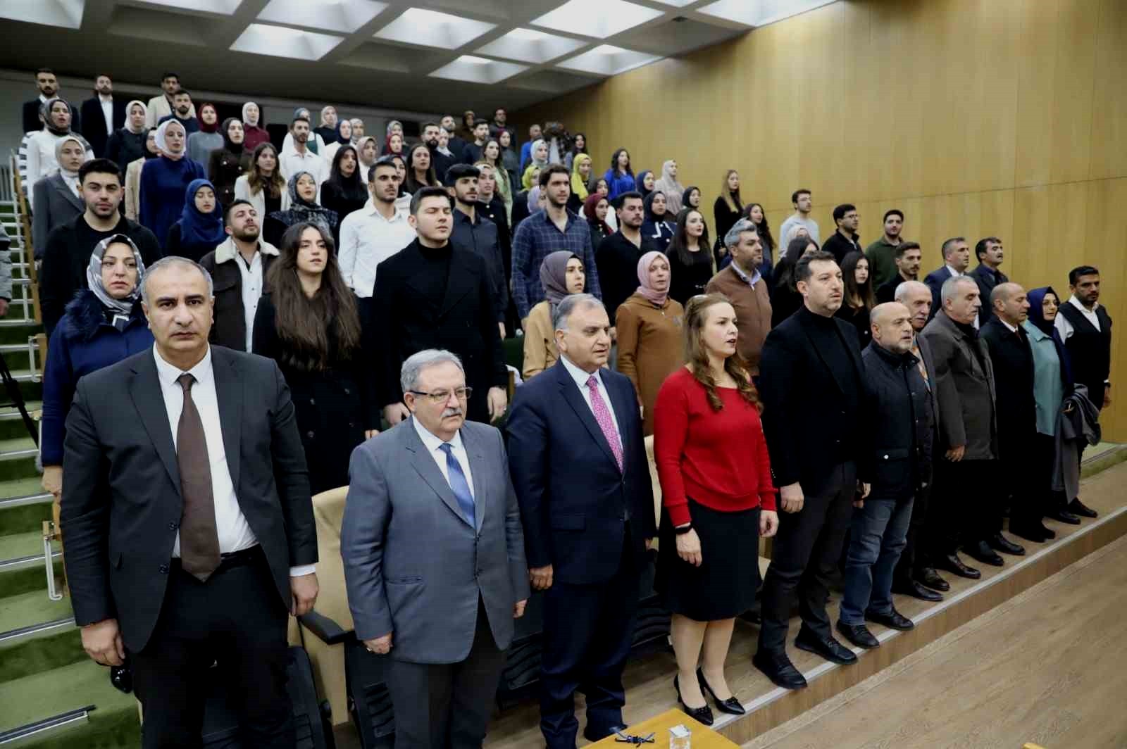 FÜ'de öğrenciler önlüklerini giydi