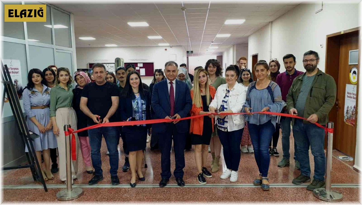 FÜ'de öğrencilerin yaptığı resimler sergilendi