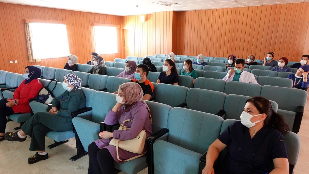 FÜ'de yoğum bakım personeline "Hastane Enfeksiyonlarının Önlenmesi" eğitimi