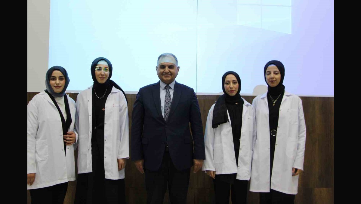 FÜ Eğitim Fakültesi'nde önlük giyme töreni