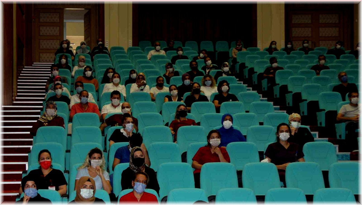 FÜ Hastanesi sekreterlerine hasta ve hasta yakınları ile iletişim eğitimi