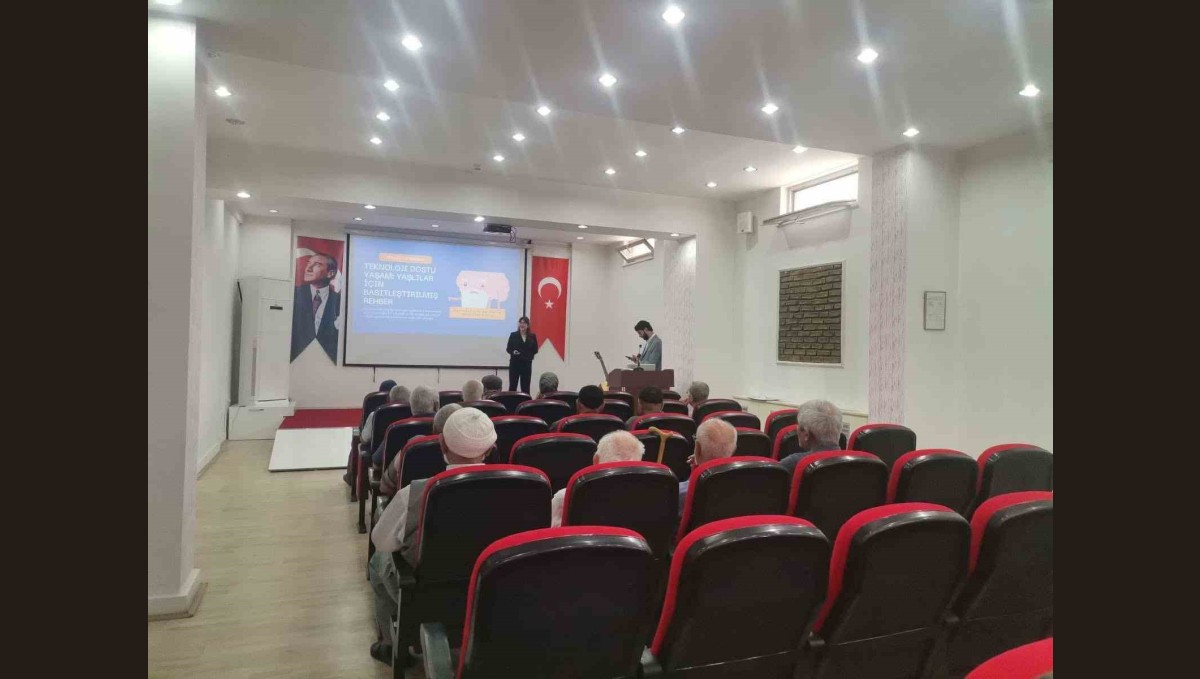 FÜ öğrencileri yaşlılarla buluştu