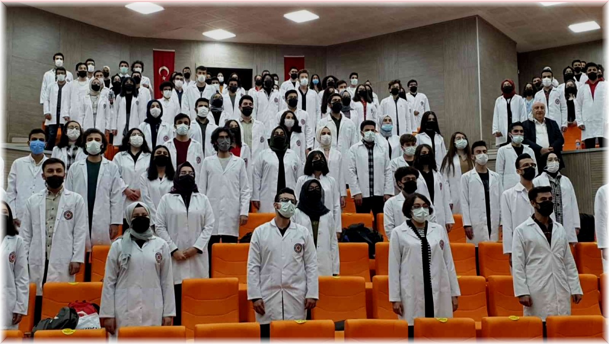 FÜ Tıp Fakültesi öğrencileri beyaz önlüklerini giydi