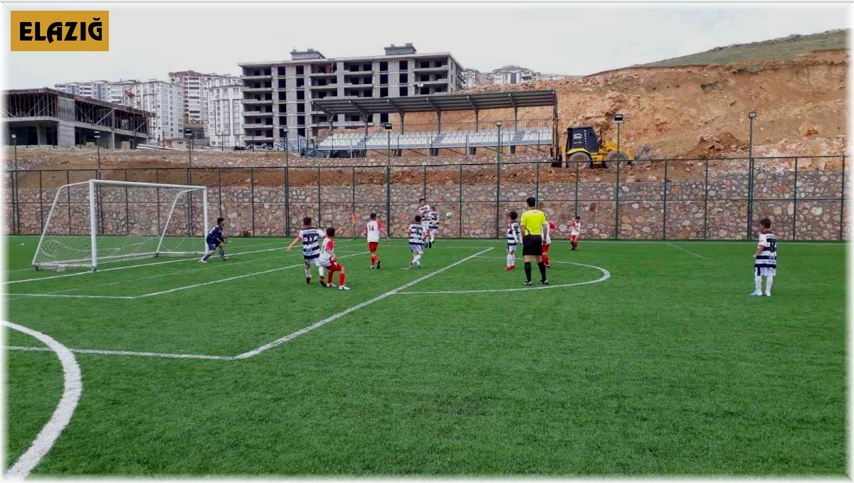 Futbol küçükler grup maçları Elazığ'da başladı