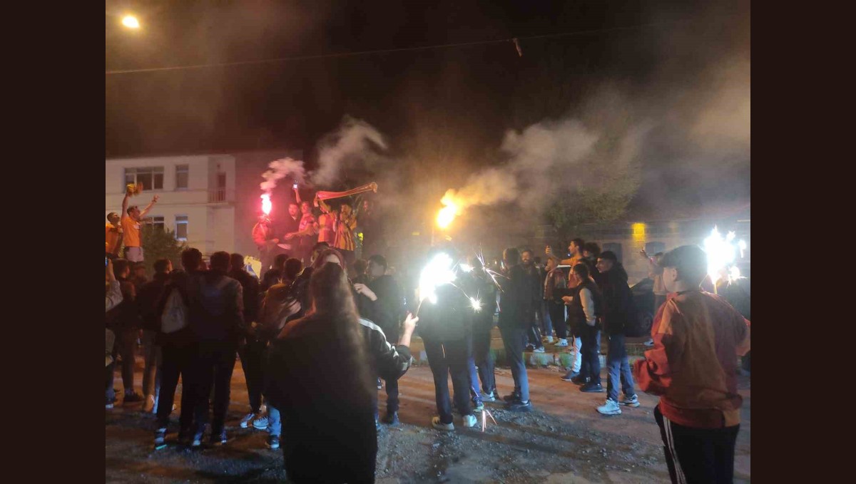 Galatasaray taraftarları Ardahan'da şampiyonluğu kutluyor