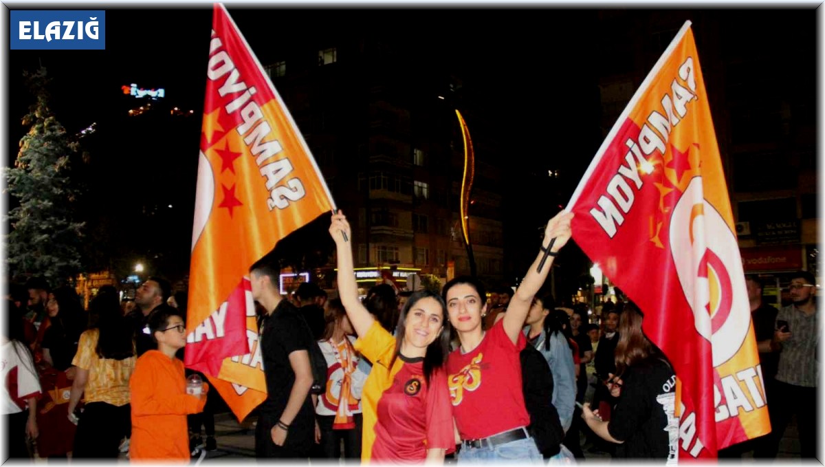 Galatasaraylı taraftarların derbi ve şampiyonluk kutlaması