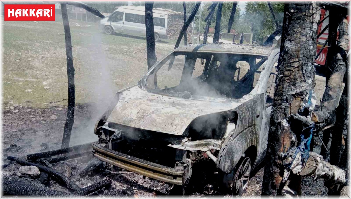 Garajda alev alan araç kullanılamaz hale geldi