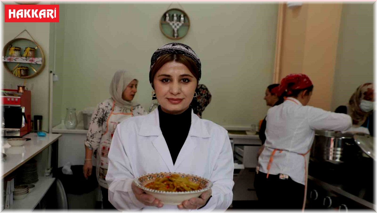 Gastronomi atölyesinde yöresel yemekler üretiliyor, aşçılar yetiştiriliyor