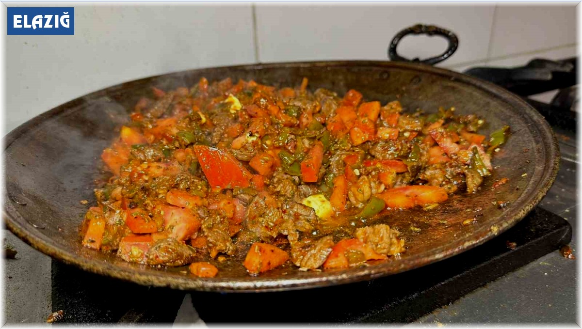 Gastronomi kenti Elazığ'da iftar menüsünün vazgeçilmezi saç tava oldu