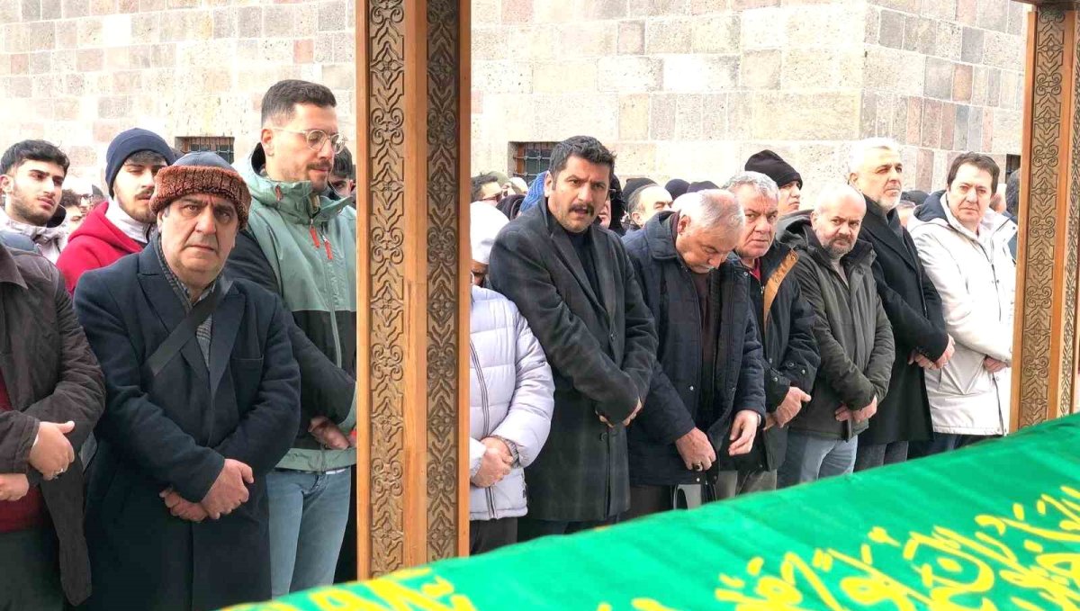 Gazeteci İrfan Tarakçıoğlu’nun amcası Seyfettin Tarakçıoğlu son yolculuğuna uğurlandı