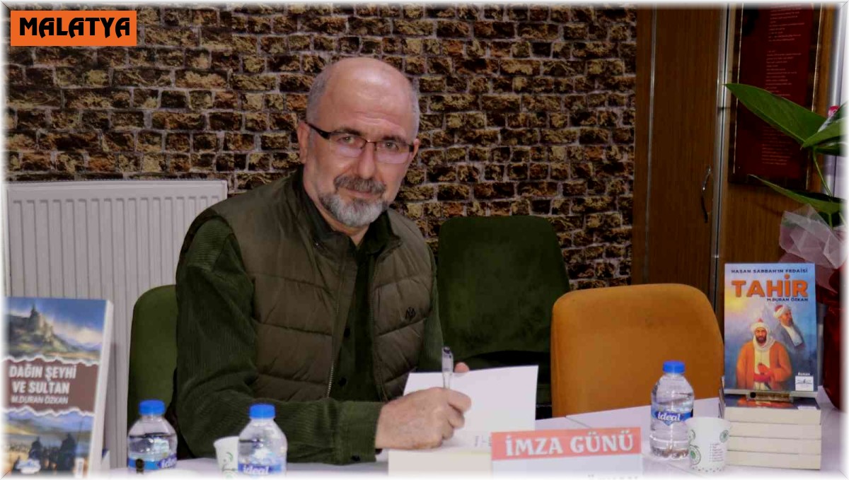 Gazeteci -Yazar Özkan, ikinci kitabının imza gününde kitapseverlerle buluştu