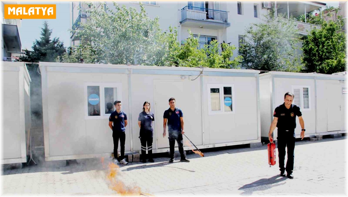 Gazetecilere yangın söndürme eğitimi