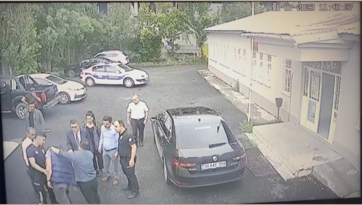 Gazeteciyi darbeden koruma polisine ceza