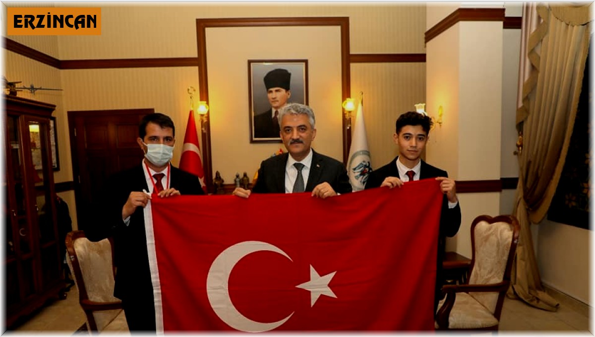 Gaziantep'ten gönderilen bayrak ve toprak Erzincan'da teslim alındı