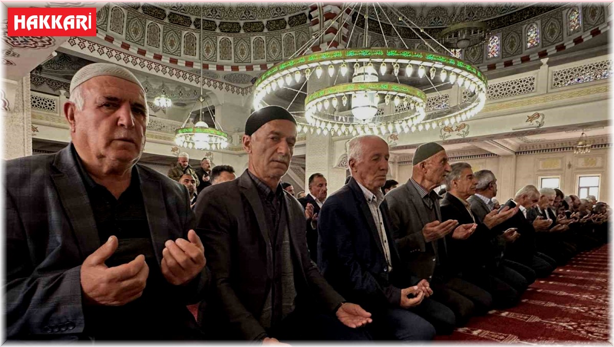 Gazze'de hayatını kaybedenler için gıyabi cenaze namazı kılındı