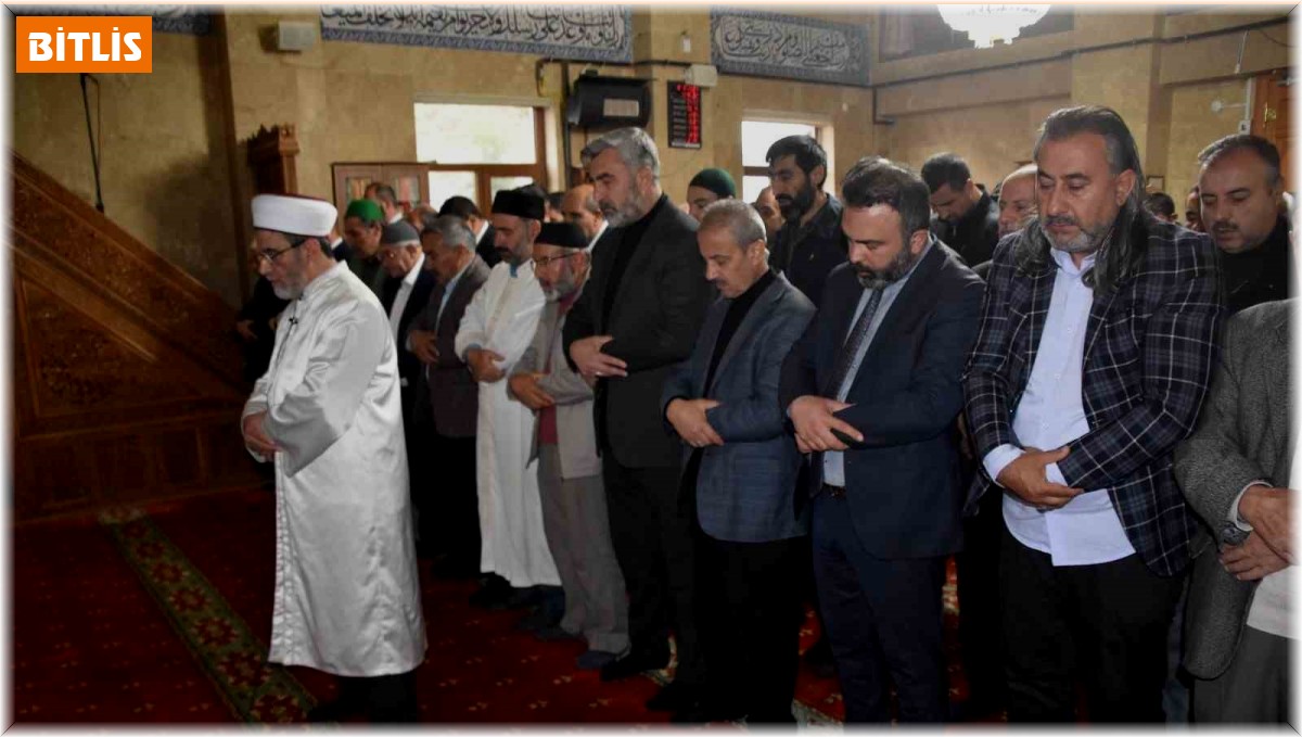 Gazze'de hayatını kaybedenler için gıyabi cenaze namazı kılındı