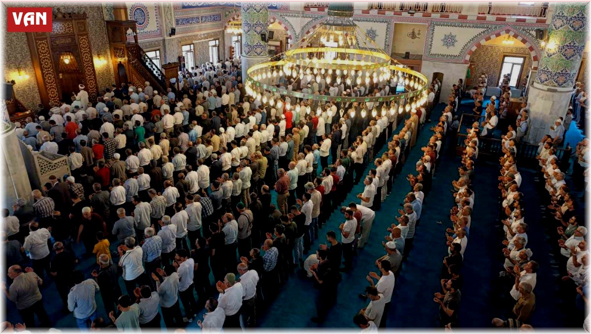 Gazze'de hayatını kaybedenler için Van'da gıyabi cenaze namazı kılındı