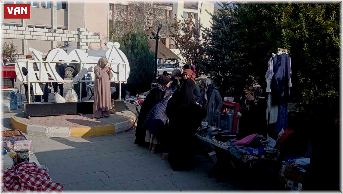 Gazze yararına hayır çarşısı kuruldu