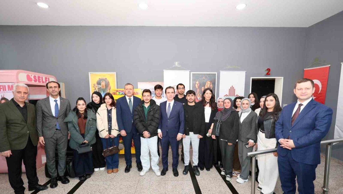 Gazze’de Araçta Mahsur Kalan 6 Yaşındaki Hind Rajab’ın Hikayesini Anlatan Film Bitlis’te Gösterildi