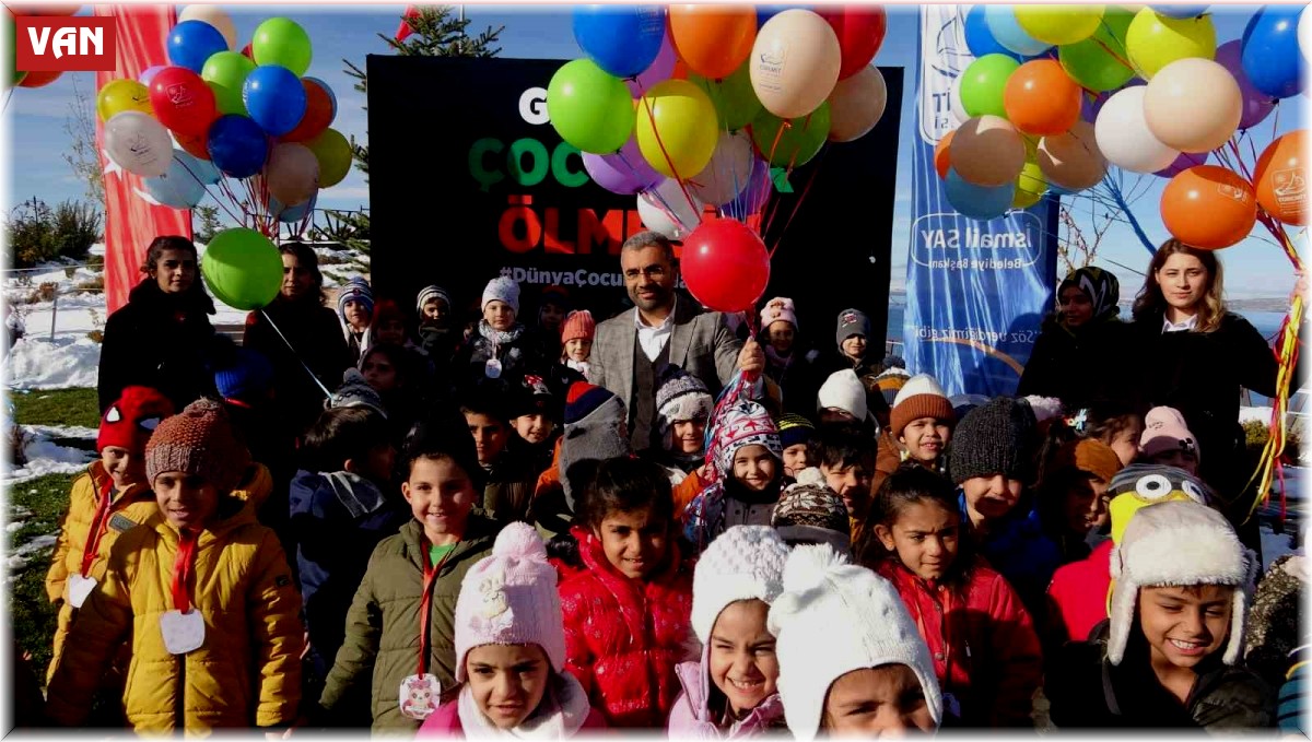 Gazzeli çocuklar için gökyüzüne balon bırakıldı