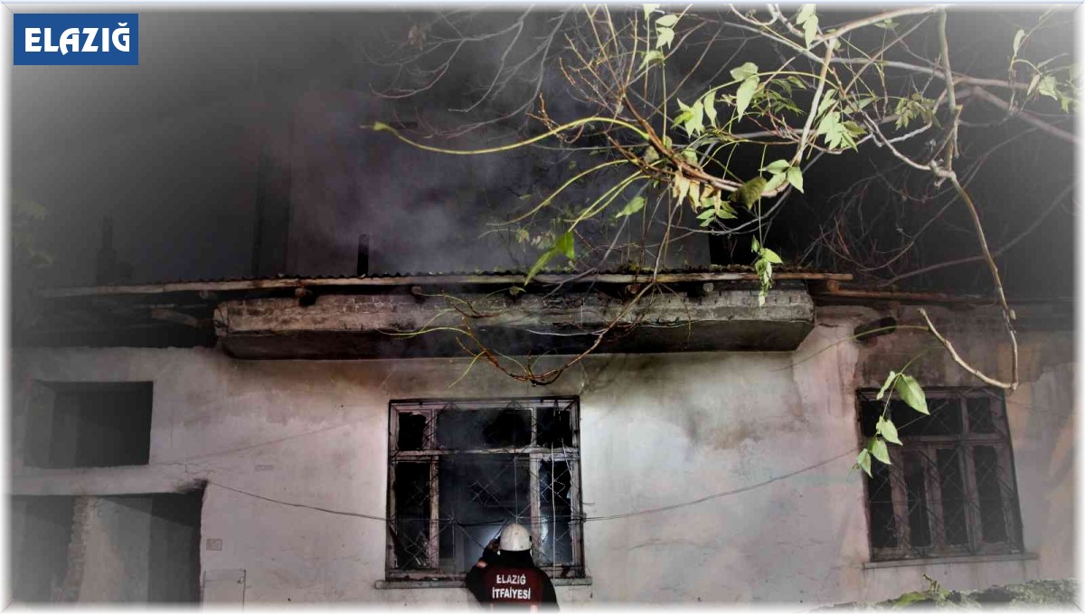 Gece yarısı facianın eşiğinden dönüldü: Yangına uykusunda yakalandı