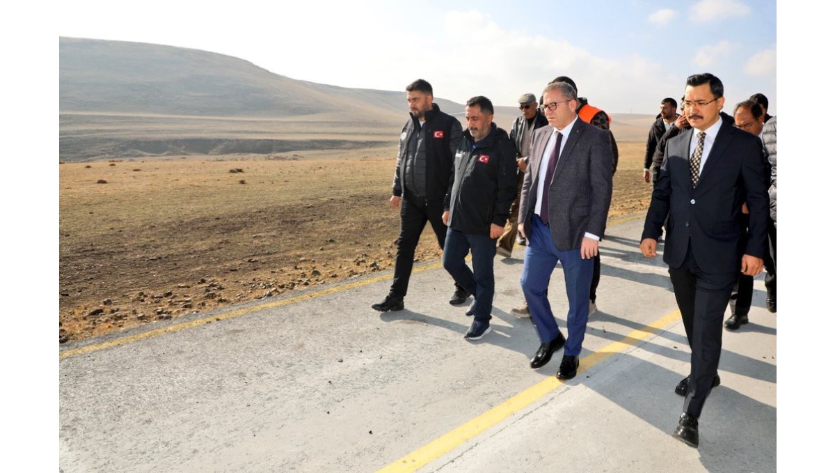 Geçit köyü beton yola kavuştu