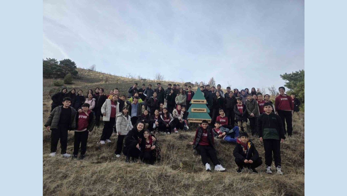 Geleceğe nefes: Demirkent TOKİ Ortaokulu öğrencilerinden örnek fidan dikimi etkinliği