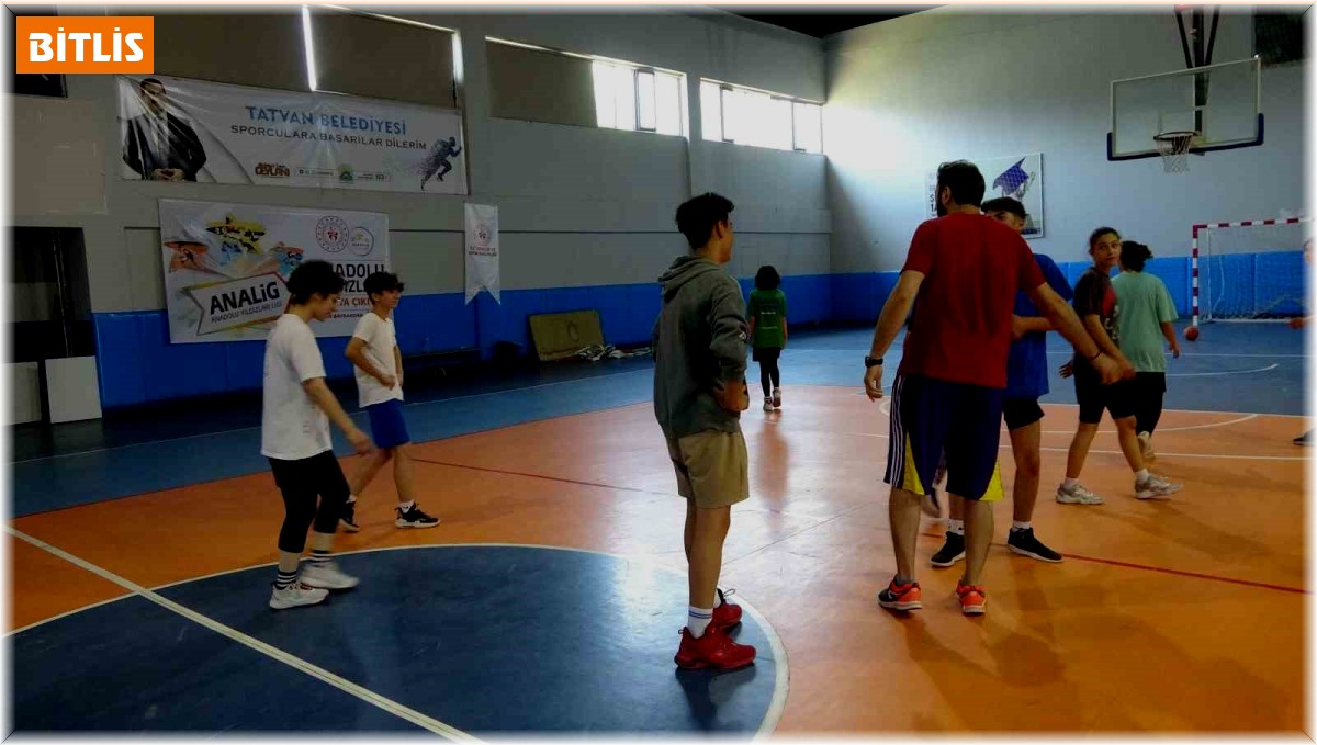 Geleceğin basketbolcuları Tatvan'da yetişiyor