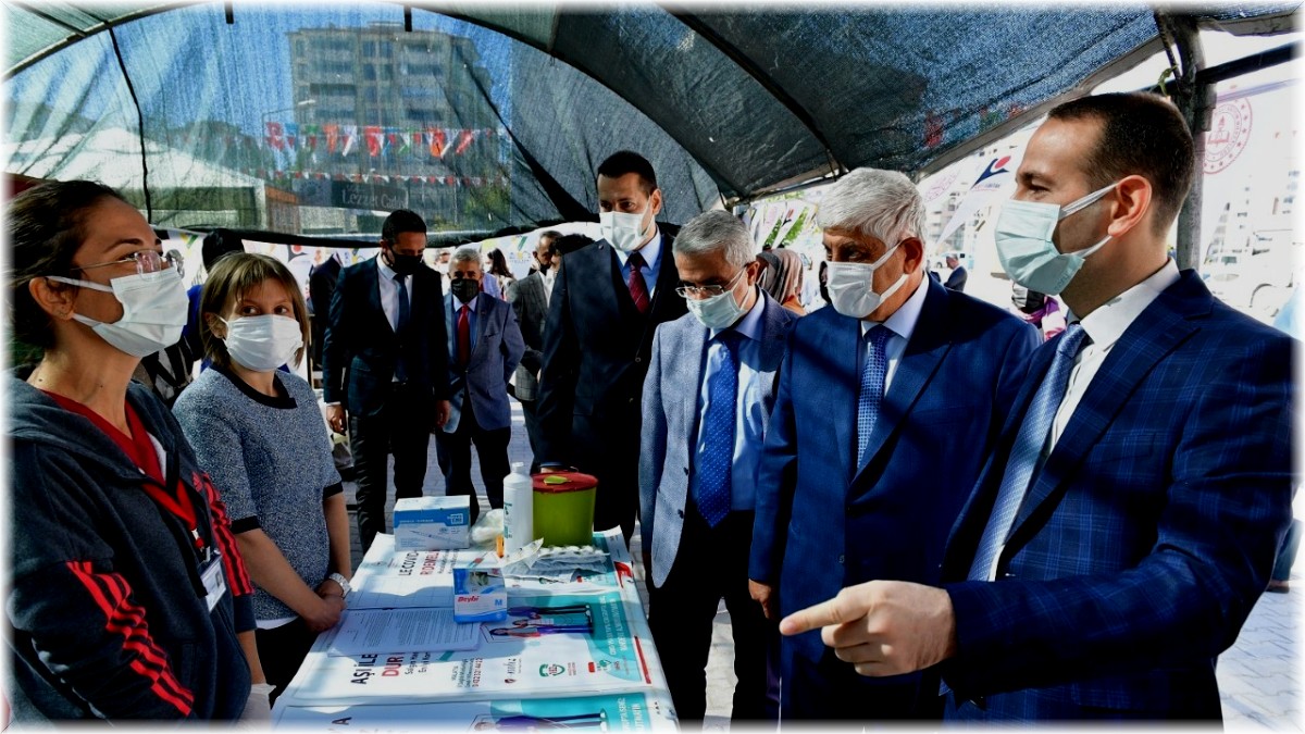 Geleceğin bilim adamları Yeşilyurt bilim şenliğinde buluştu