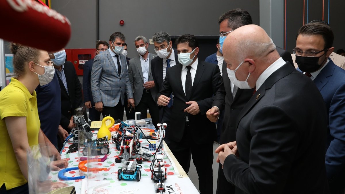 Geleceğin dhileri Robot Günleri'nde yeteneklerini sergiledi