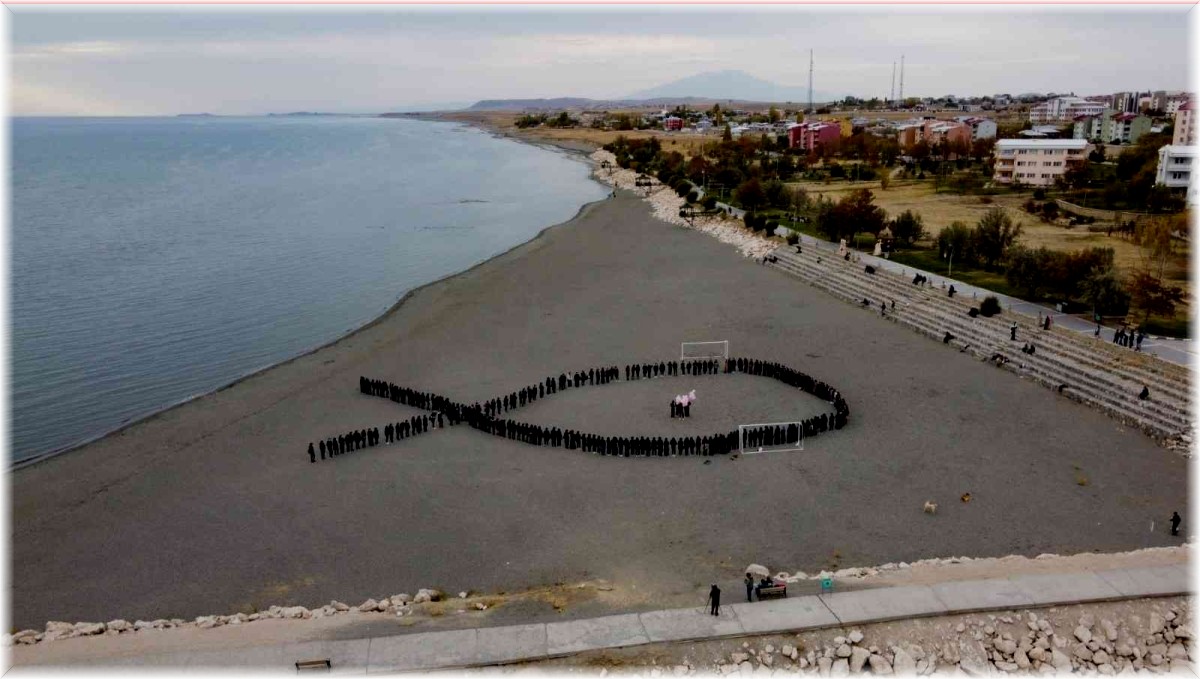 Geleceğin ebeleri, meme kanserine dikkat çekmek için klip hazırladı