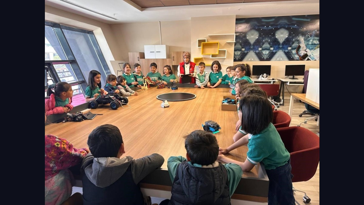 Geleceğin teknoloji liderleri 13 Şubat Gençlik Merkezi'nde yetişiyor